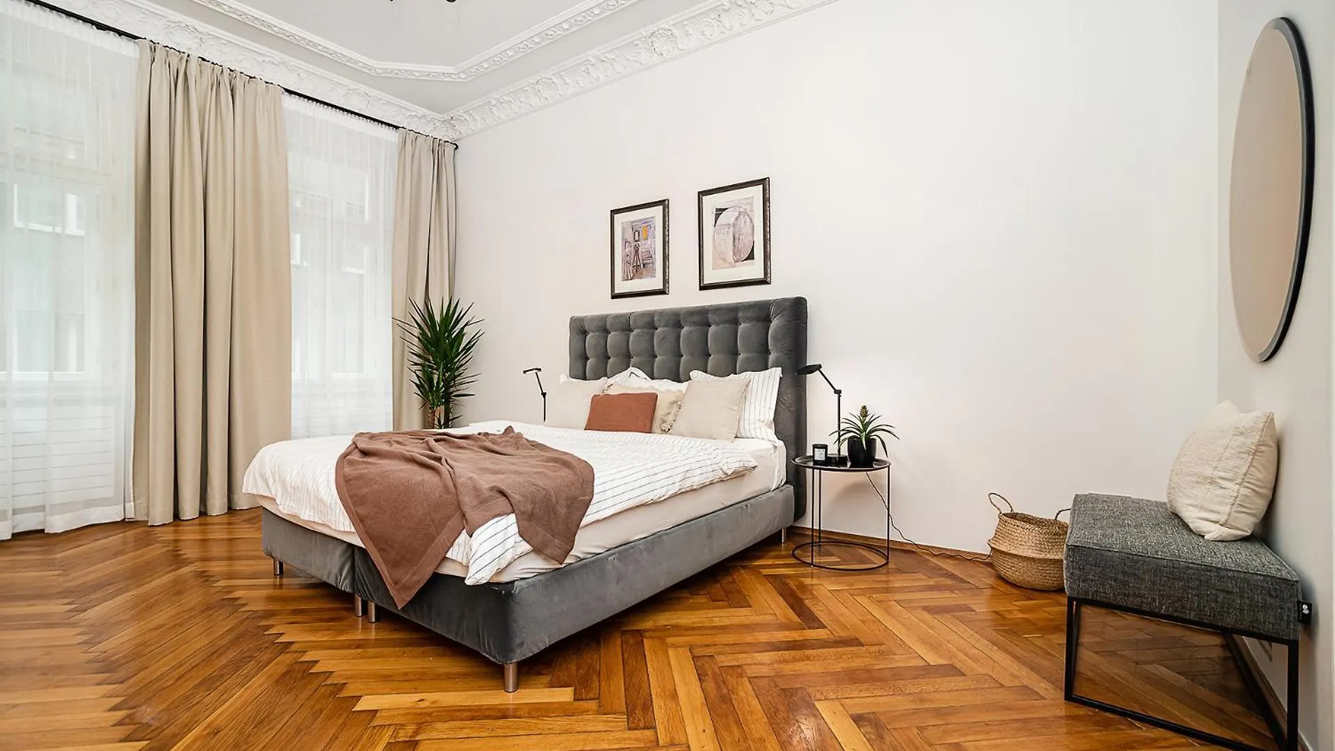 Апартаменты Luxurious Two-Bedroom In The Old Town Прага