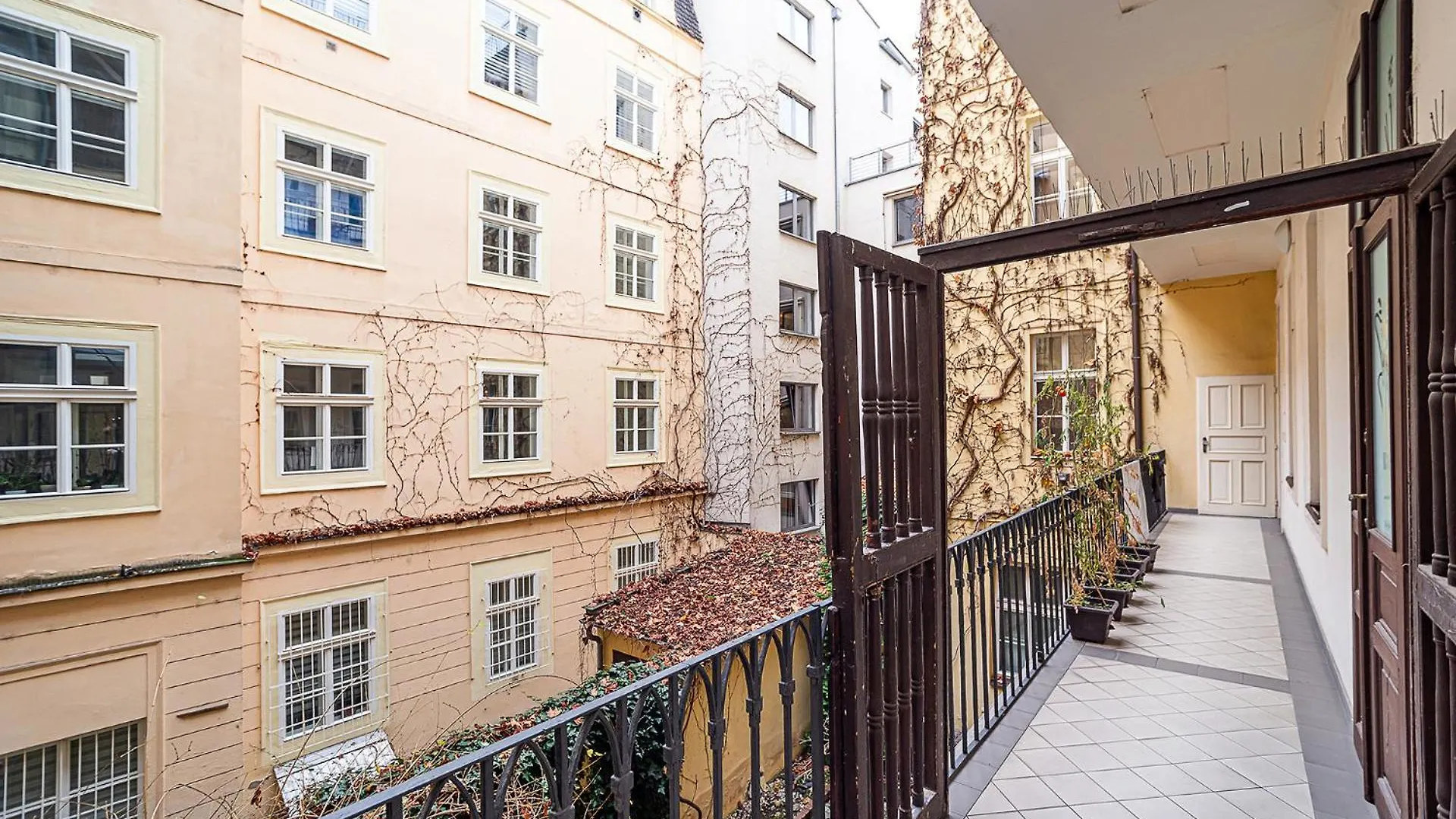 Luxurious Two-Bedroom In The Old Town Прага 0*,