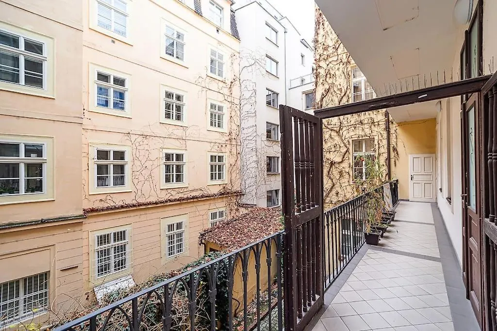 Luxurious Two-Bedroom In The Old Town Прага